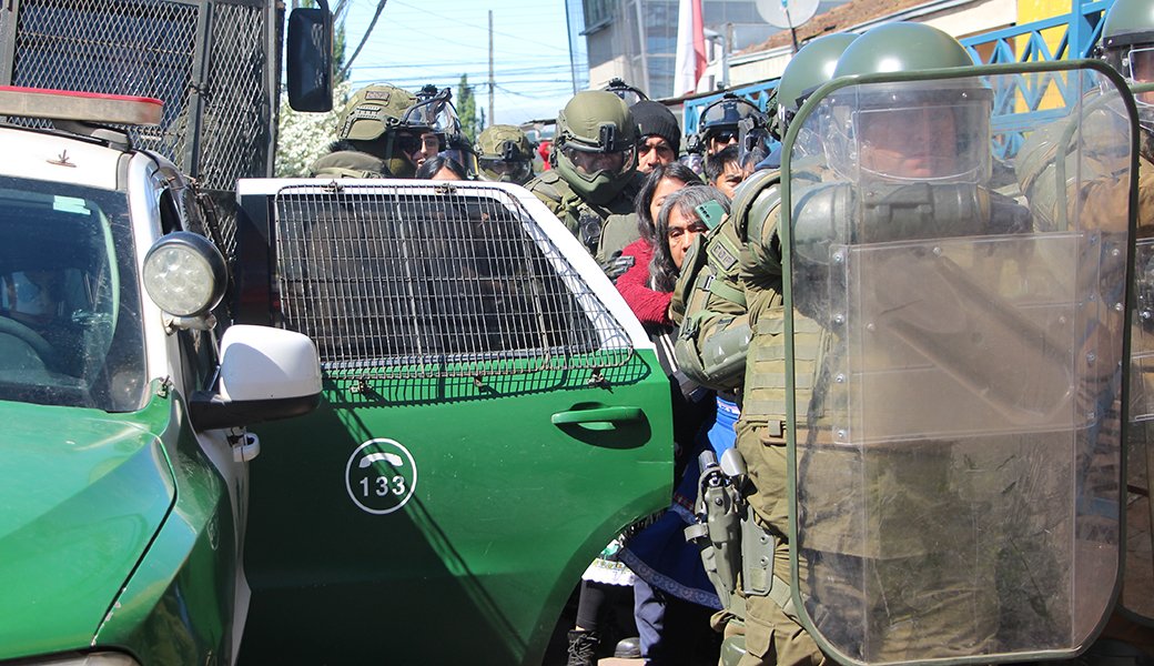 Condenan a lonko Víctor Queipul por agredir a defensores públicos